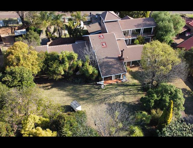 5 BEDROOM FREESTANDING TO LET IN BEN FLEUR